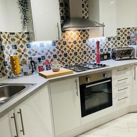 דירות Bagshot Pennyhill Camberley Ascot Luxury 2 Beds 1 Bath Sleeps 4 Pets Ok Permit Parking מראה חיצוני תמונה