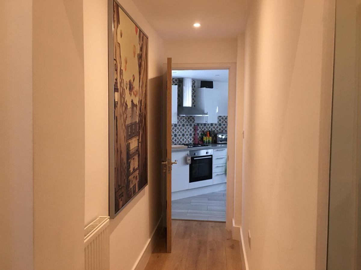 דירות Bagshot Pennyhill Camberley Ascot Luxury 2 Beds 1 Bath Sleeps 4 Pets Ok Permit Parking מראה חיצוני תמונה
