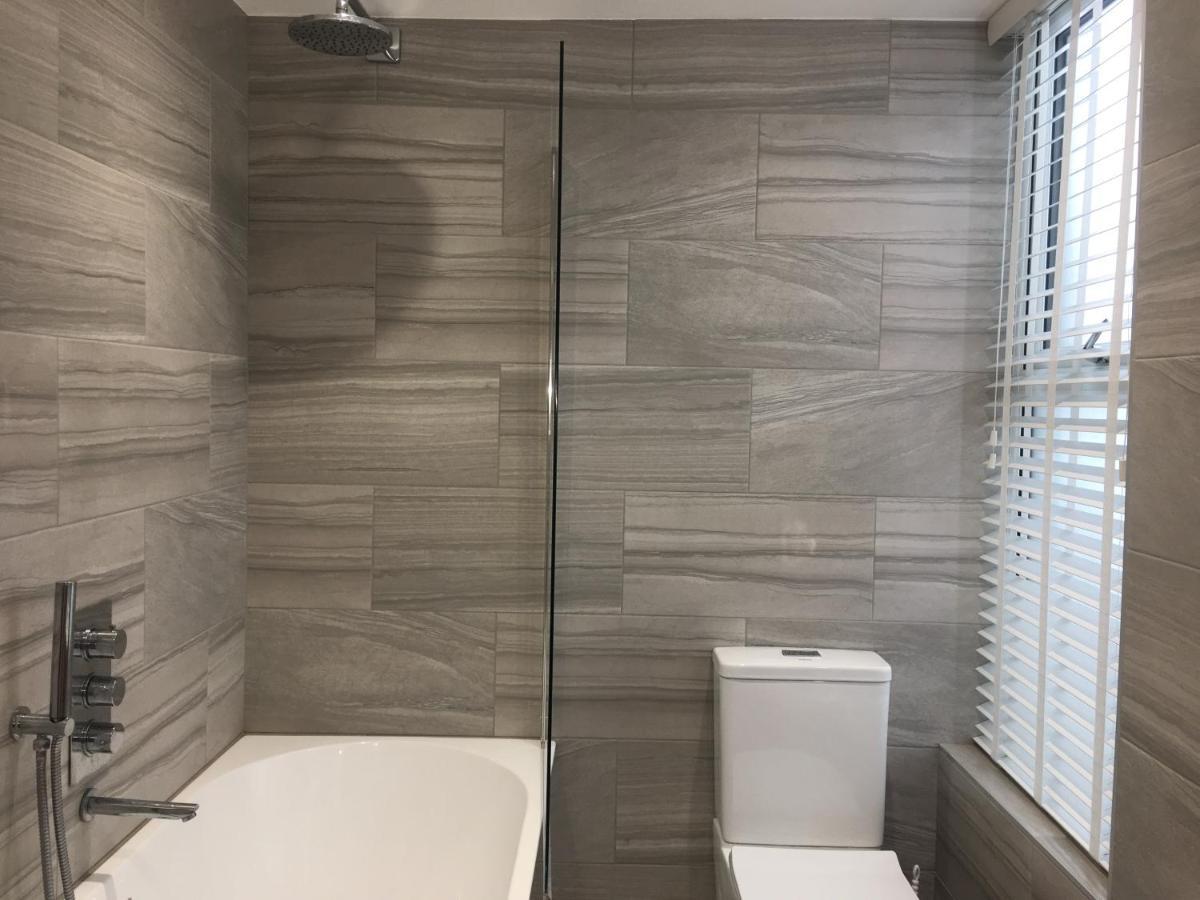 דירות Bagshot Pennyhill Camberley Ascot Luxury 2 Beds 1 Bath Sleeps 4 Pets Ok Permit Parking מראה חיצוני תמונה